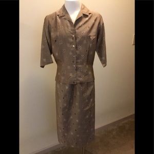 Vintage (1950)Faux Silk Suit w Shield Design